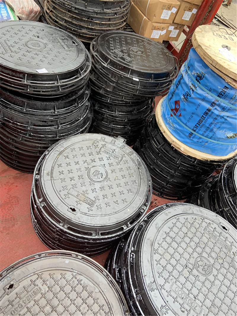 雙層帶鎖鑄鐵井蓋重量