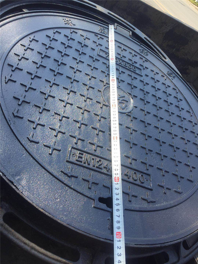 市政帶鎖的球墨鑄鐵井蓋怎么打開